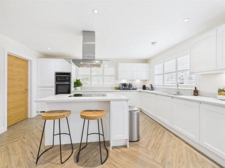 Stylish Fitted Kitchen