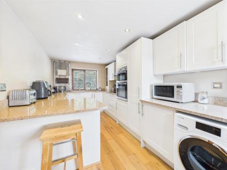 Quality Fitted Breakfast Kitchen