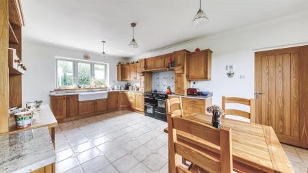 Beautiful Bespoke Fitted Kitchen