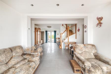 Large Inner Hallway/Garden Room