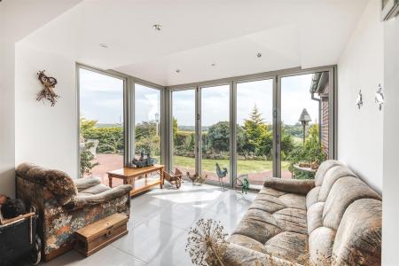 Large Inner Hallway/Garden Room