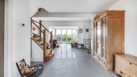 Large Inner Hallway/Garden Room