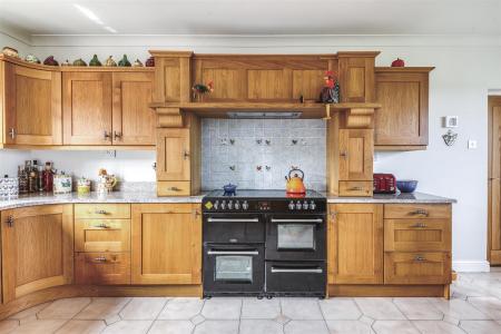Beautiful Bespoke Fitted Kitchen