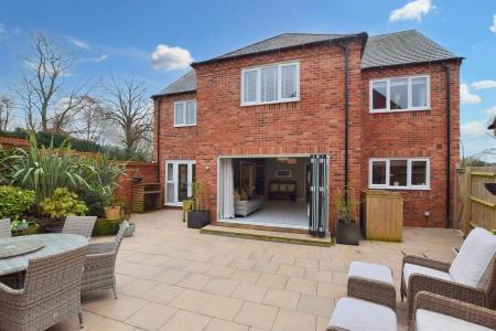 Fabulous Low Maintenance Private Garden