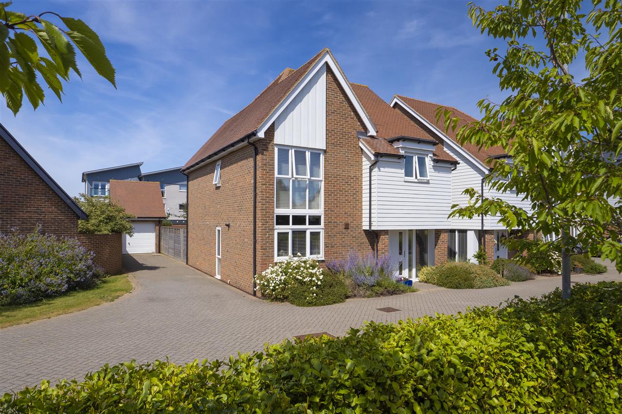 3 bedroom Detached House for sale in Hawkinge