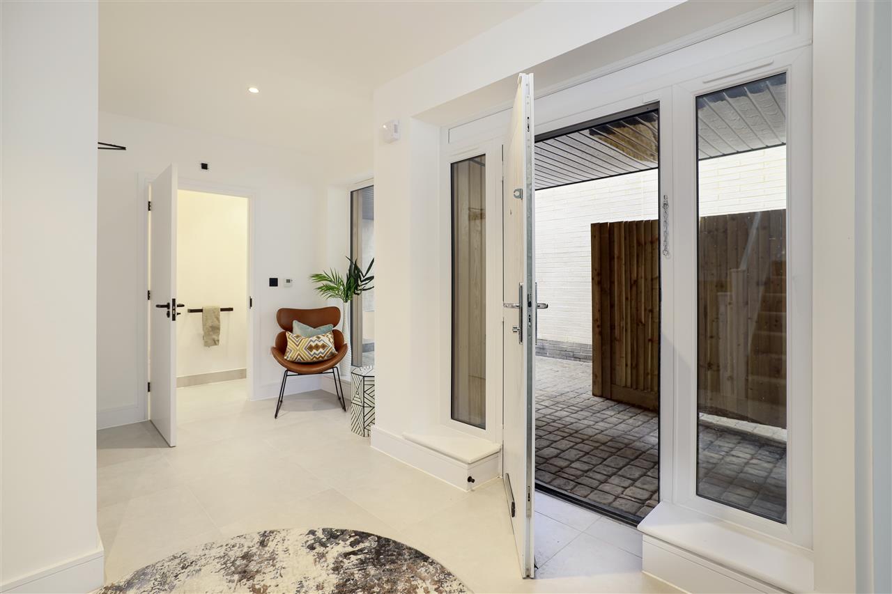 4 bedroom SemiDetached House for sale in Lydden Hills