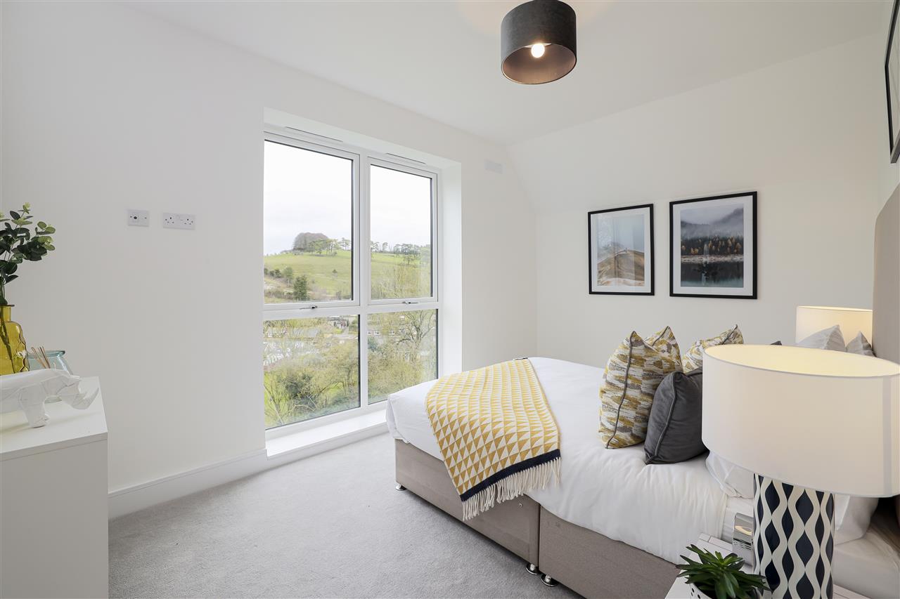 4 bedroom SemiDetached House for sale in Lydden Hills