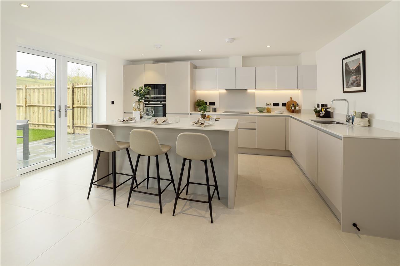 4 bedroom SemiDetached House for sale in Lydden Hills