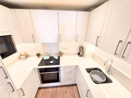 Fully Fitted Kitchen