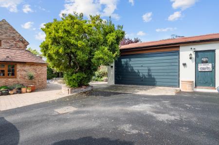 Garage/Workshop