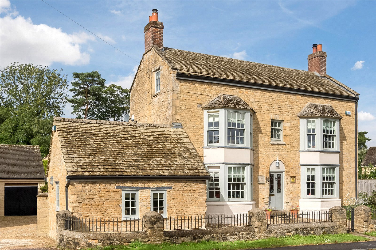4 bedroom Detached House for sale in Chipping Norton