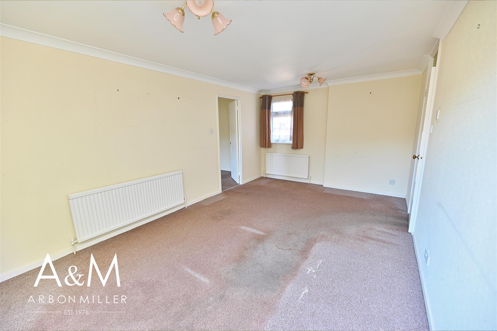 1 bedroom Flat for sale in Barkingside