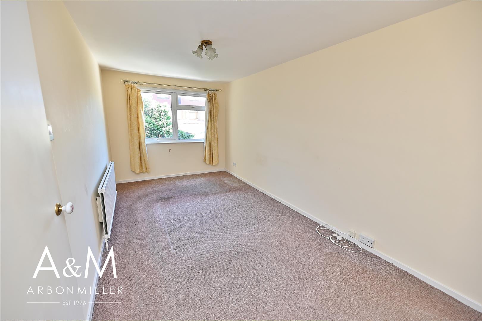 1 bedroom Flat for sale in Barkingside