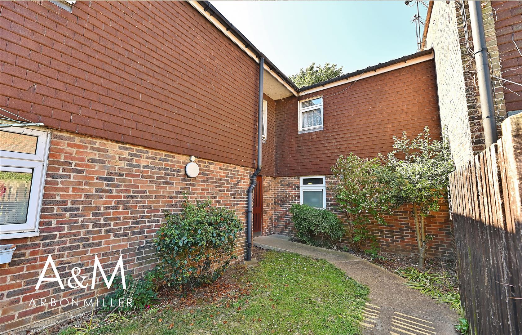 1 bedroom Flat for sale in Barkingside