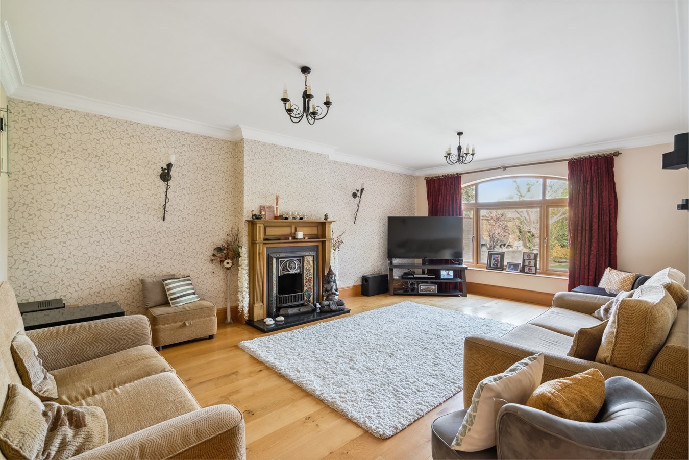 5 bedroom Detached House for sale in IVER