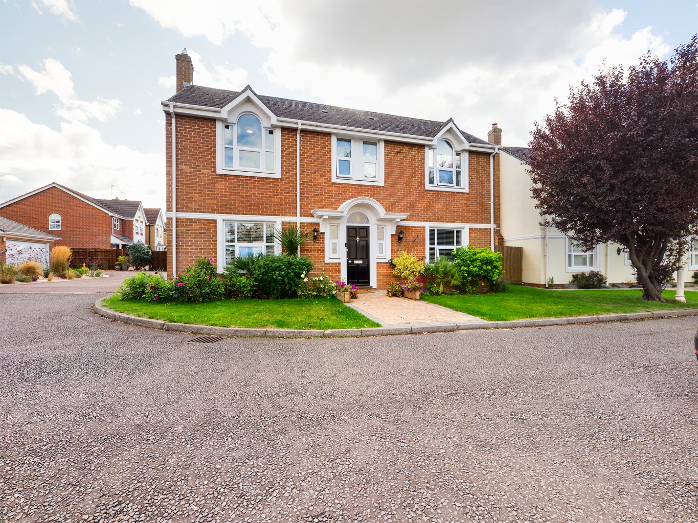 4 bedroom Detached House for sale in Aylesbury