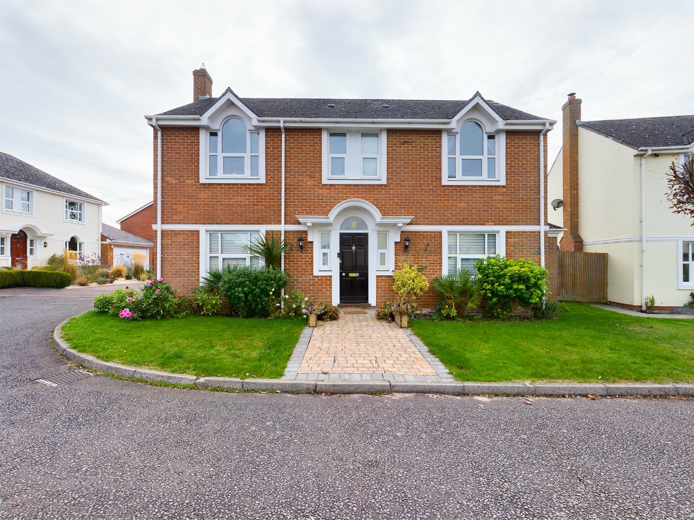 4 bedroom Detached House for sale in Aylesbury