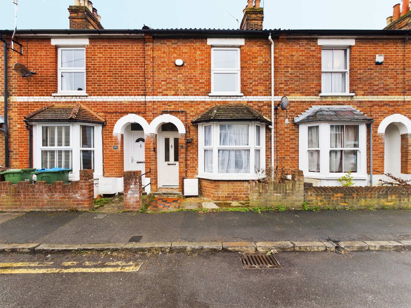 2 bedroom Terraced House for sale in Aylesbury