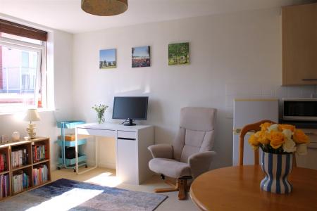Lounge 3.JPG