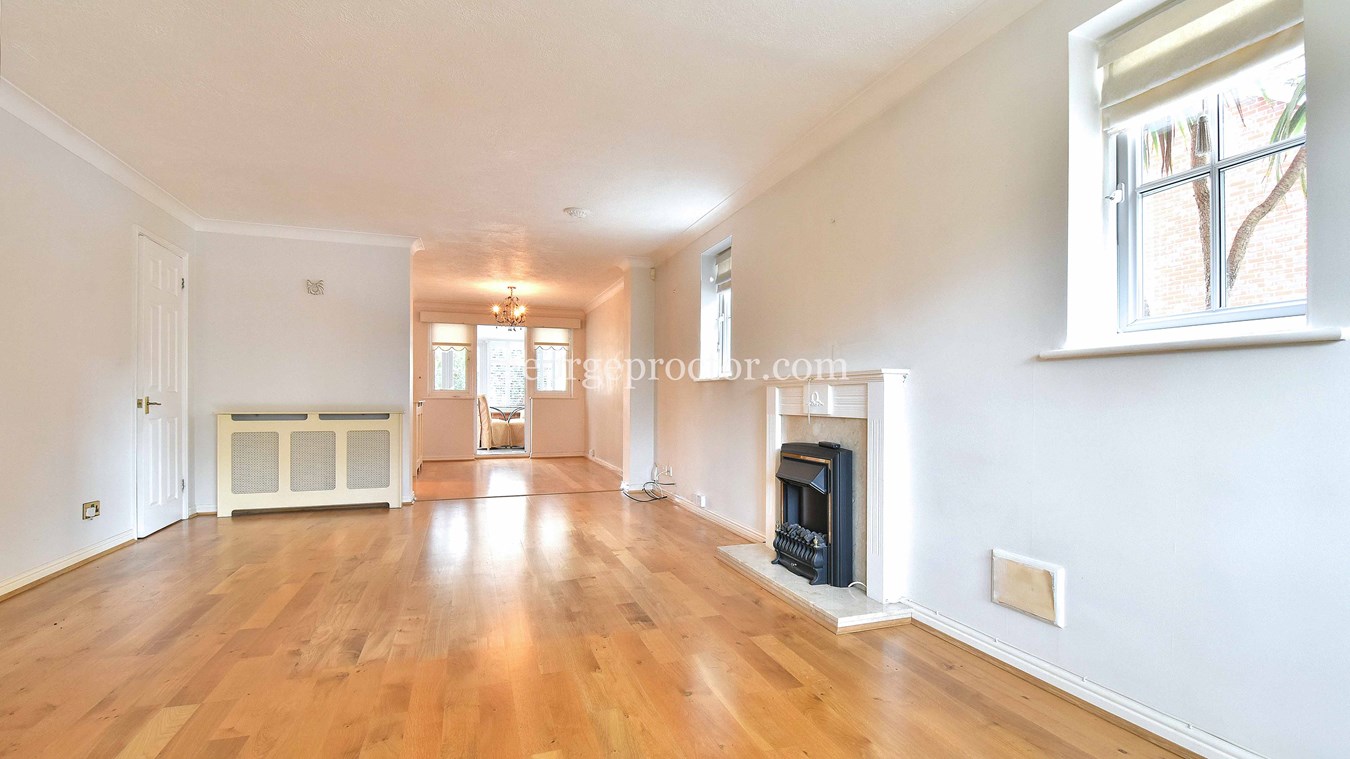 3 bedroom End of Terrace House for sale in Bickley