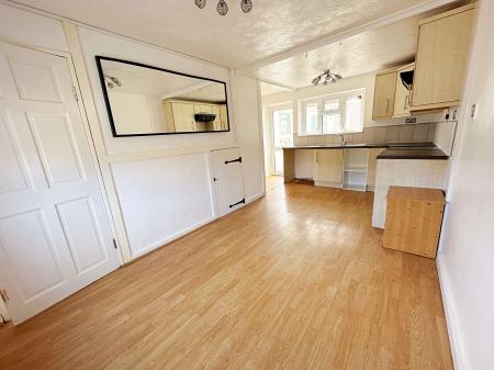 Kitchen/ Dining room