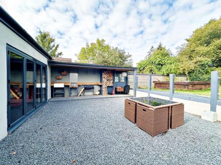 Outdoor Kitchen