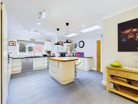 Kitchen/Dining Room