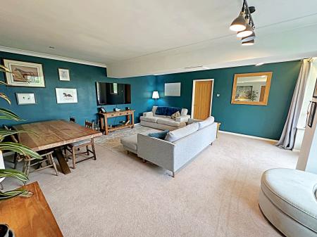 Lounge 1