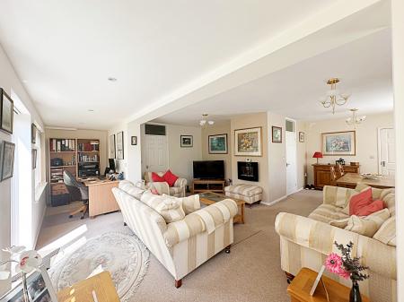 Lounge 1