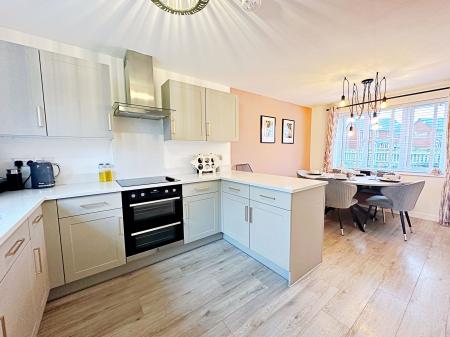 Kitchen/ Dining Room