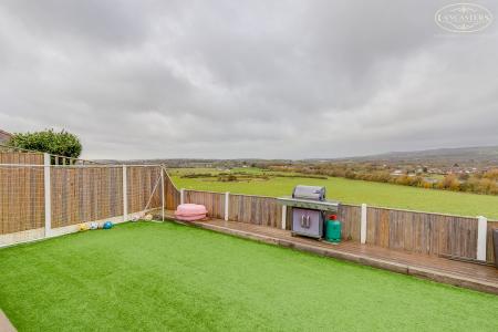 Rear Garden & Views