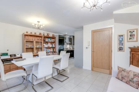 Kitchen Dining Area