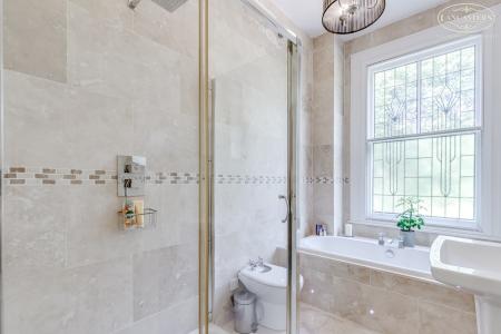 Bathroom first floor