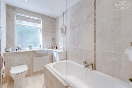 Bathroom first floor