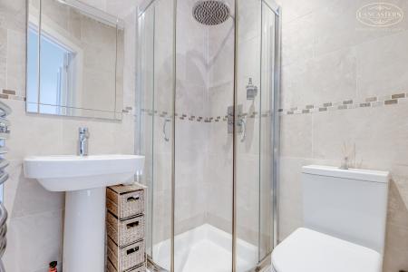 Bedroom 2 en suite