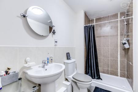 Ground floor Shower
