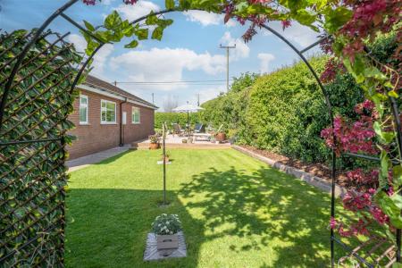 arch to garden
