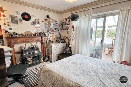 bed 3/dining room