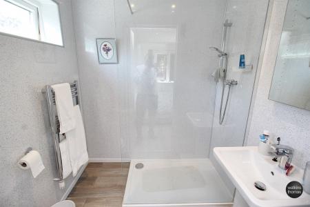 en-suite shower room