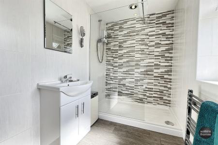Ensuite Shower Room 2