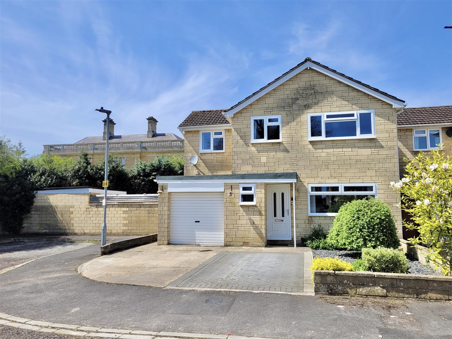 4 bedroom Detached House for sale in Chippenham