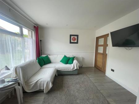 NEW SITTING ROOM.jpg