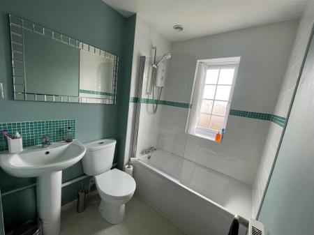 Bathroom 2.jpg