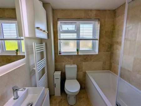11 Bathroom.jpg