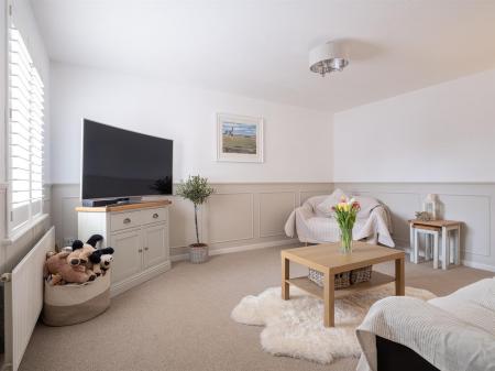 26 Balmoral Close-21.jpg