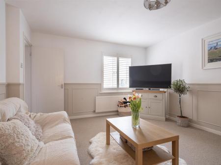 26 Balmoral Close-19.jpg