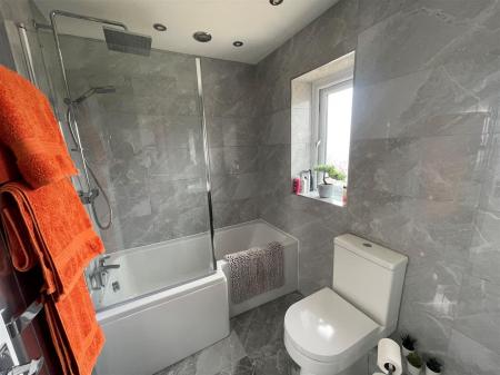 bathroom 2.jpg