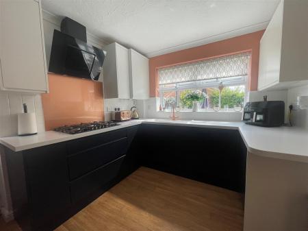 kitchen 2.jpg