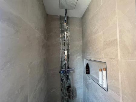 Ensuite 3.jpg