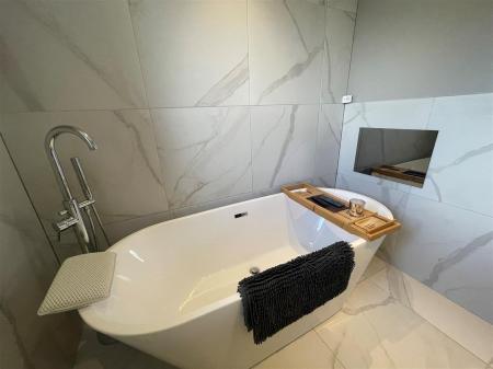 Bathroom 2.jpg